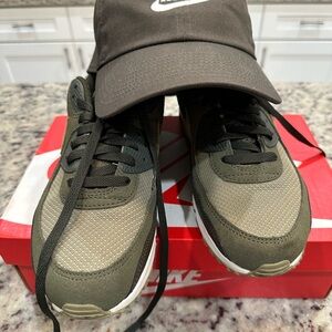 Nike Men's 8.5/Women’s 10-Neutral Olive Air Max 90, w/ matching Nike Olive hat